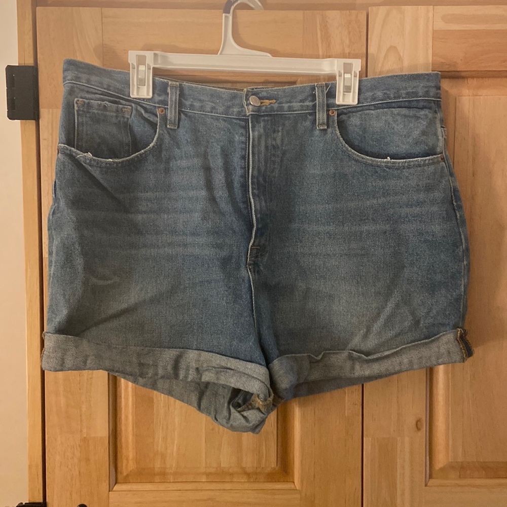 Urban Outfitters BDG mom high rise jean shorts, size 34
